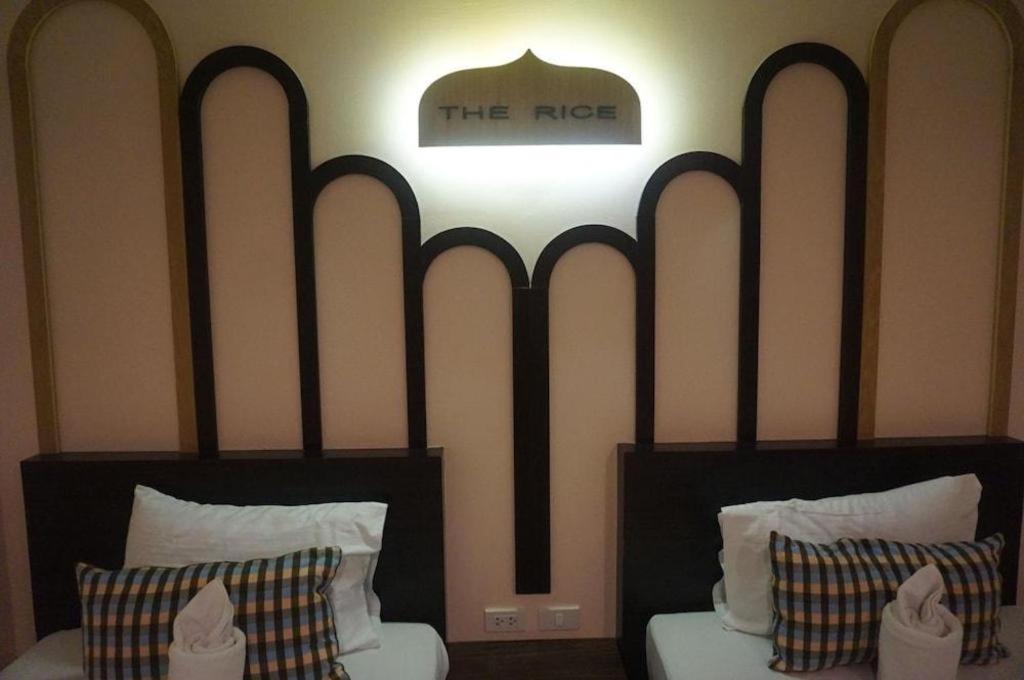 The Rice Hotel Roi Et Exterior foto