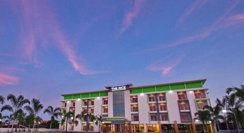 The Rice Hotel Roi Et Exterior foto
